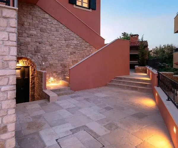 Daire Lovro Luxury With Jacuzzi And Terrace Sea View Sali