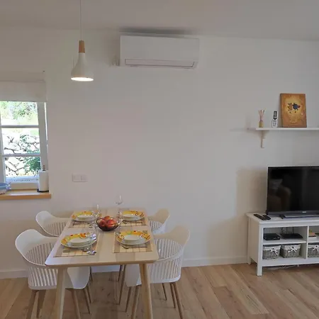 Lovro Luxury With Jacuzzi And Terrace Sea View Apartament