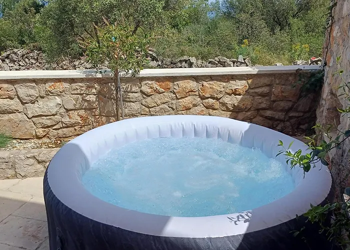 公寓 Lovro Luxury With Jacuzzi And Terrace Sea View *