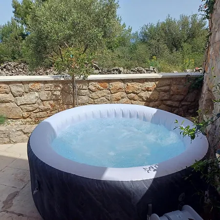 Apartmán Lovro Luxury With Jacuzzi And Terrace Sea View *